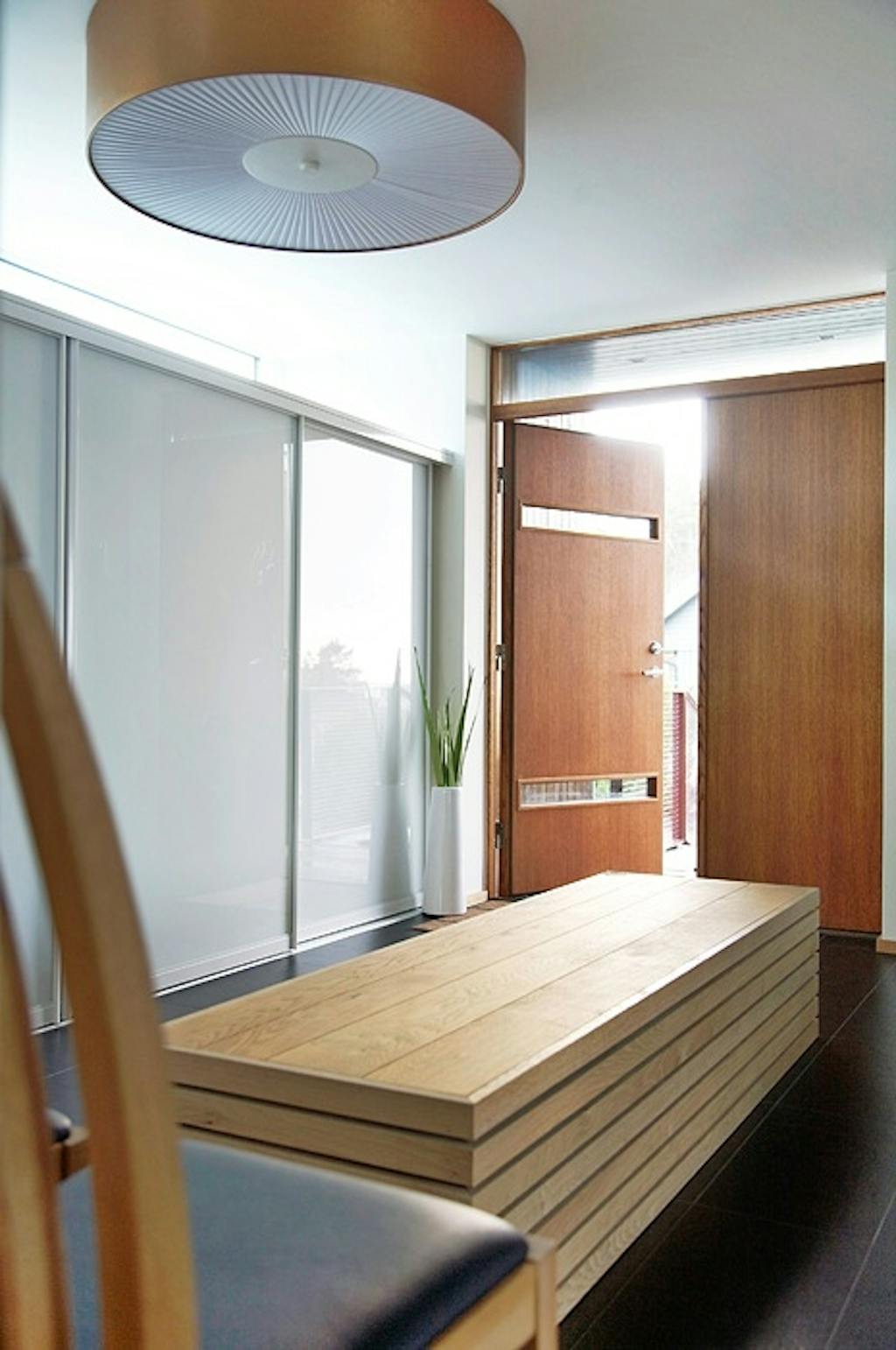 Bygget entremøbler av restmateriale