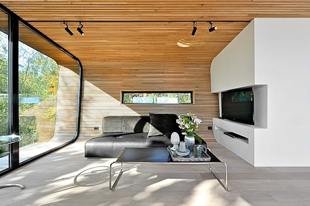 Hytteinteriør i eik