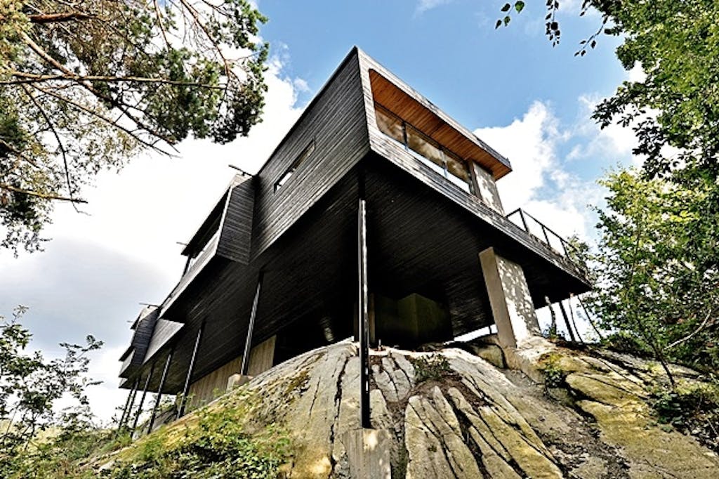 Hytte blant tretoppene