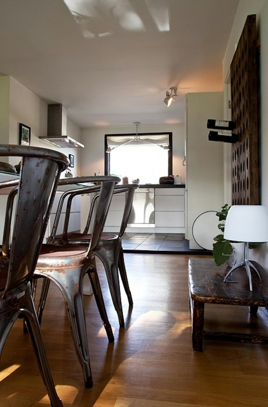 Rev vegg mellom kjøkken og spisestue