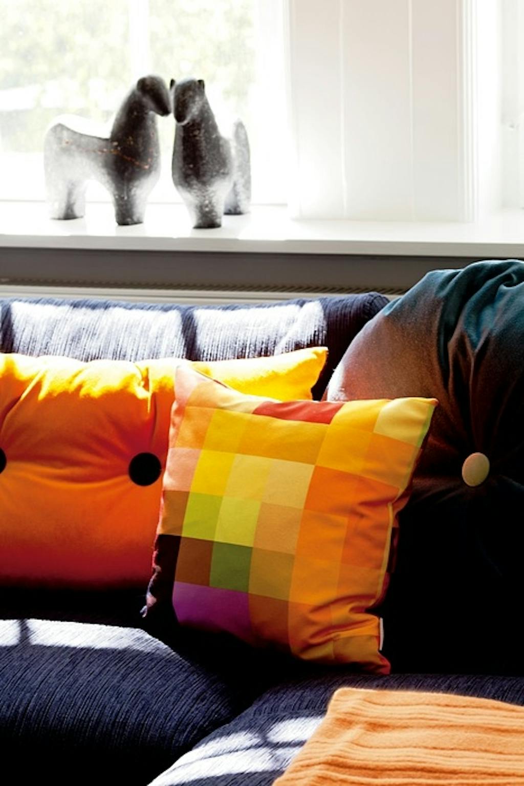 Tidløs sofa med moderne puter