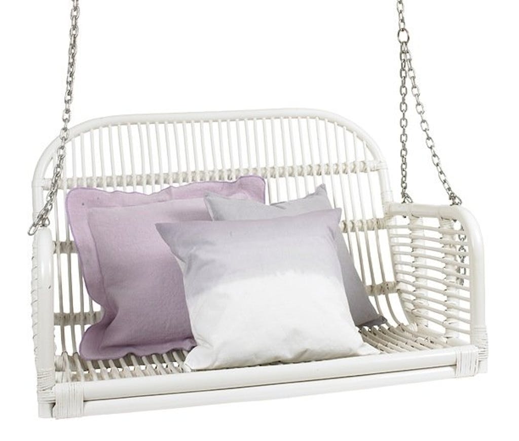 Hengesofa med lilla puter