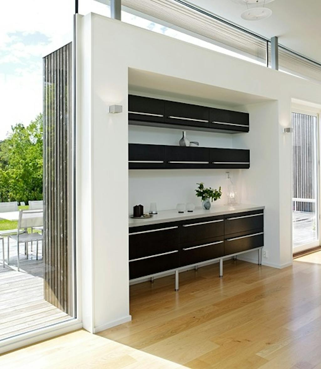 Skjenk og glasskap i boks