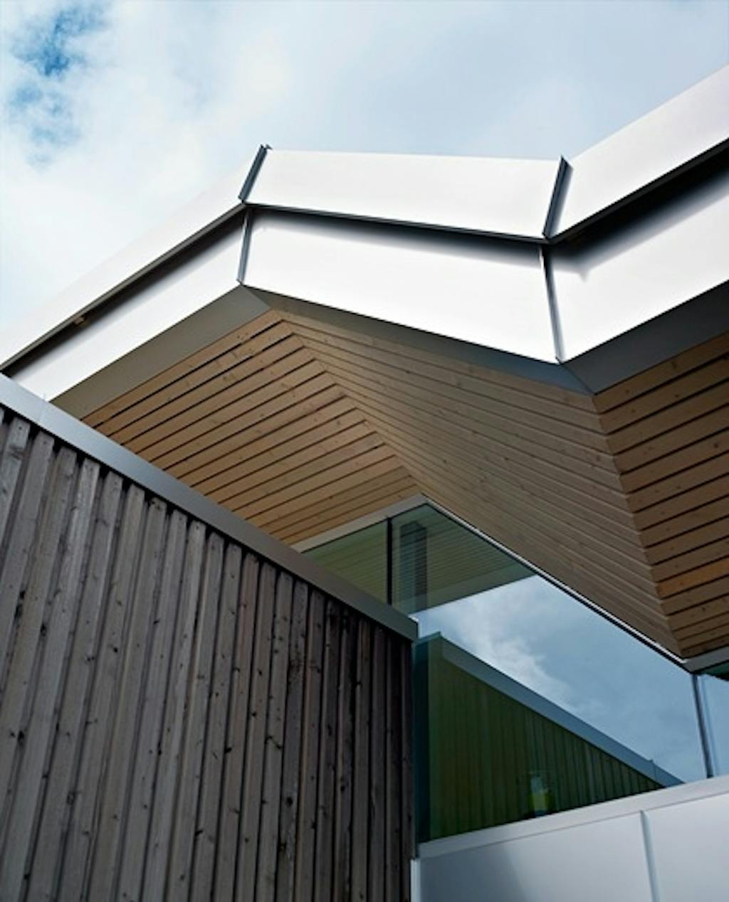 Lys hytte med mye glass