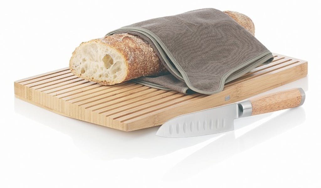 Skjær brødet med bambus