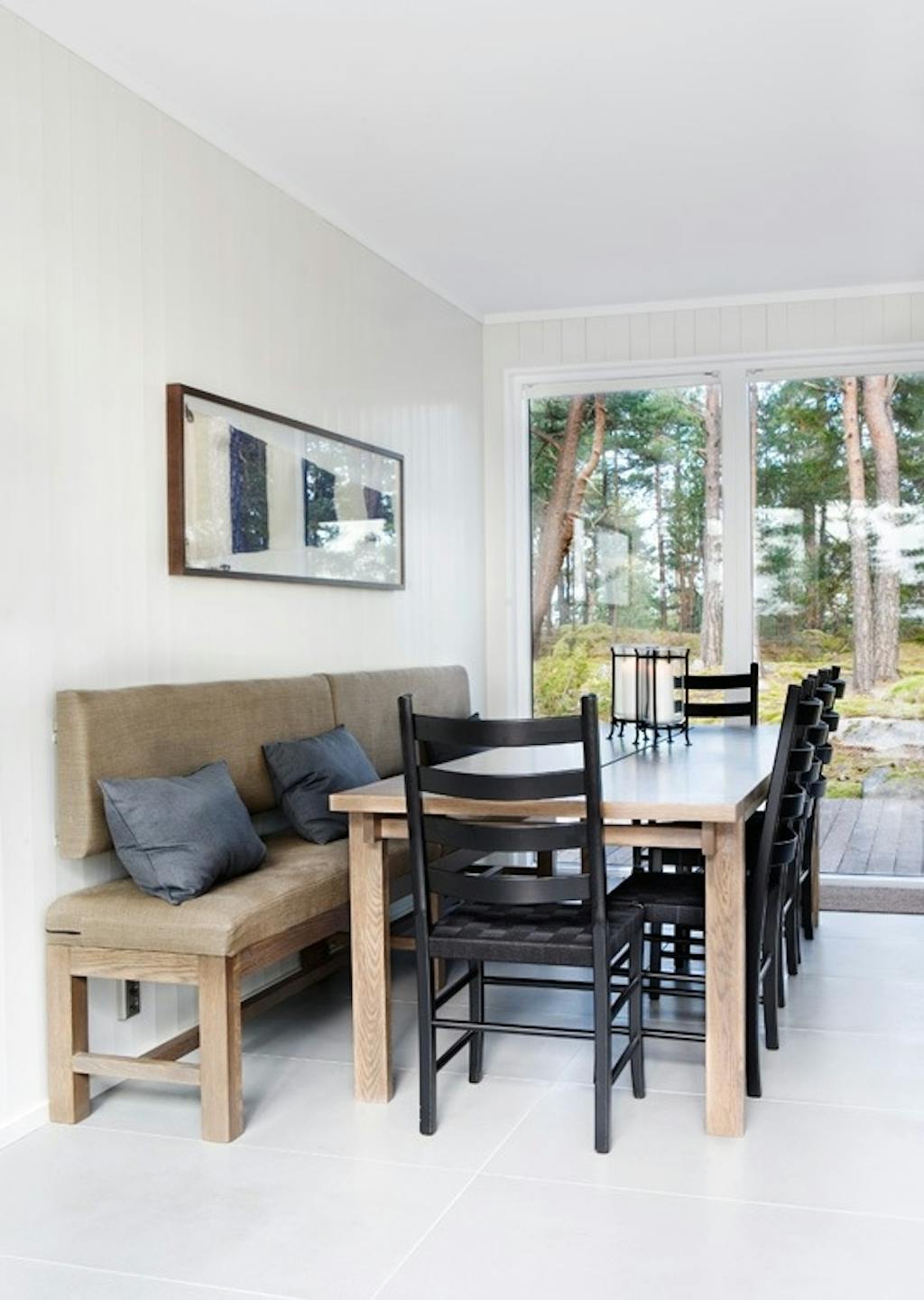 Spisebordet og benken 