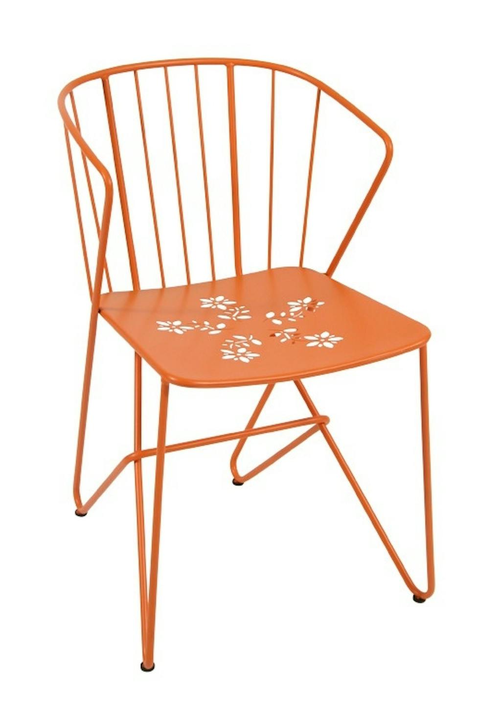 Fargerik stol i jern.