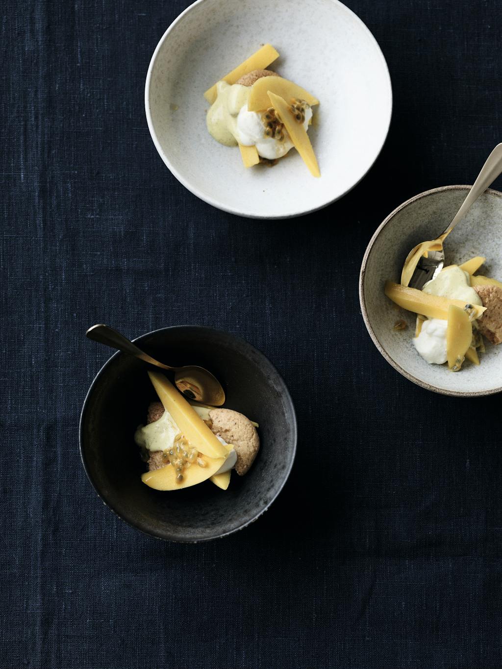 trifli med passionsfrugt, mango og limecreme