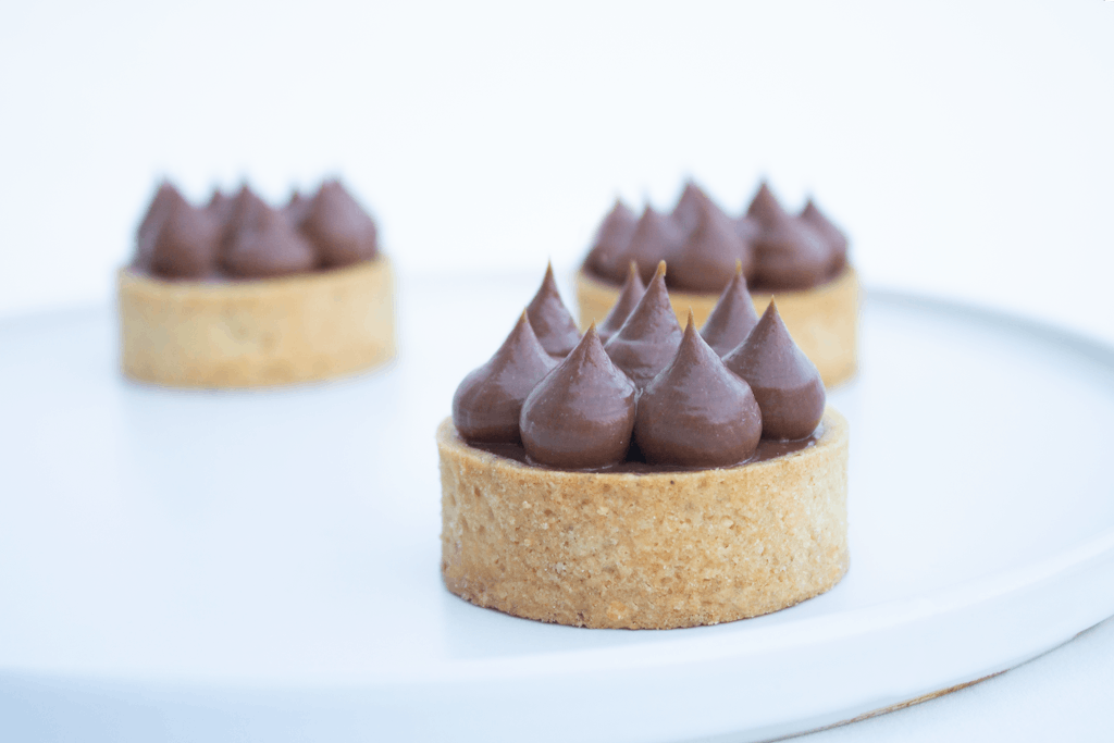 mine tærter med hasselnød og nougatfyld