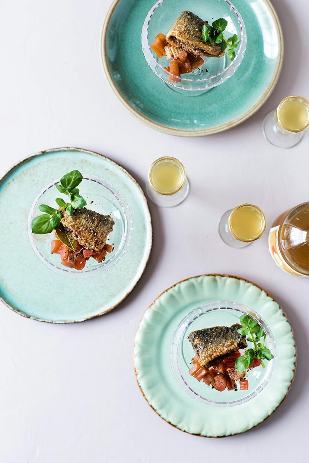 Påskefrokost menu med påske sild med snaps