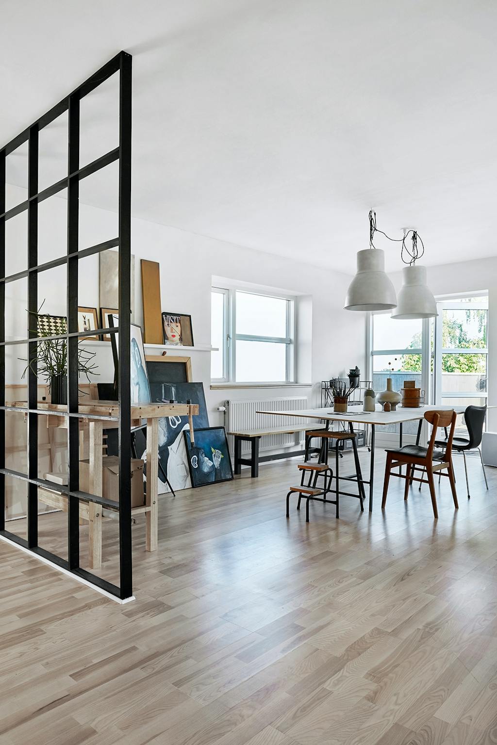 Atelier Atelier tidligere stue vinduesvæg lamper fra IKEA
