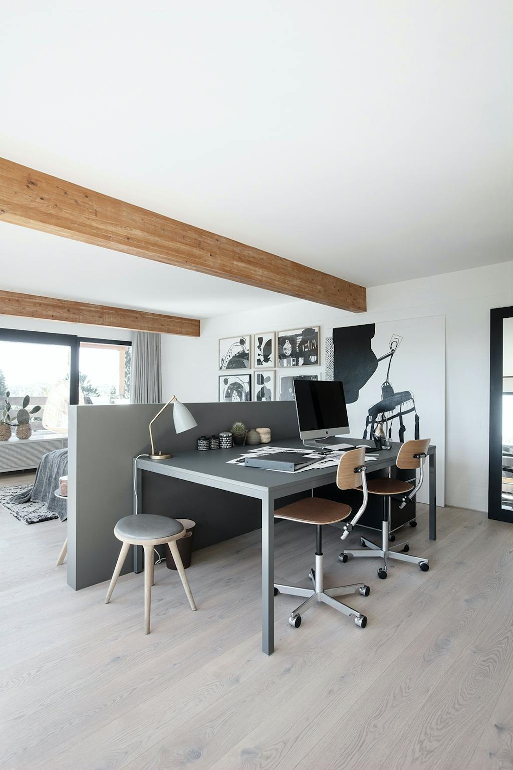 Arbejdsplads hjemmekontor Sengegavl skrivebordslampe Gubi