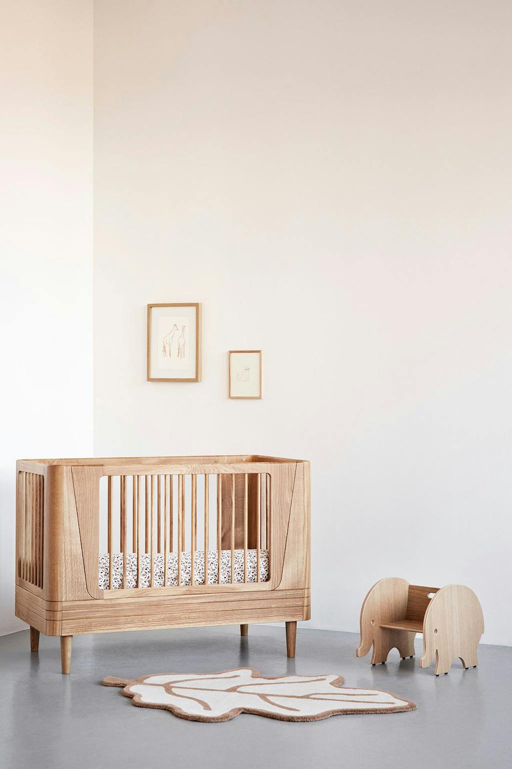 Nature Baby Bed fra We Are Bitte: Børneseng i massivt egetræ