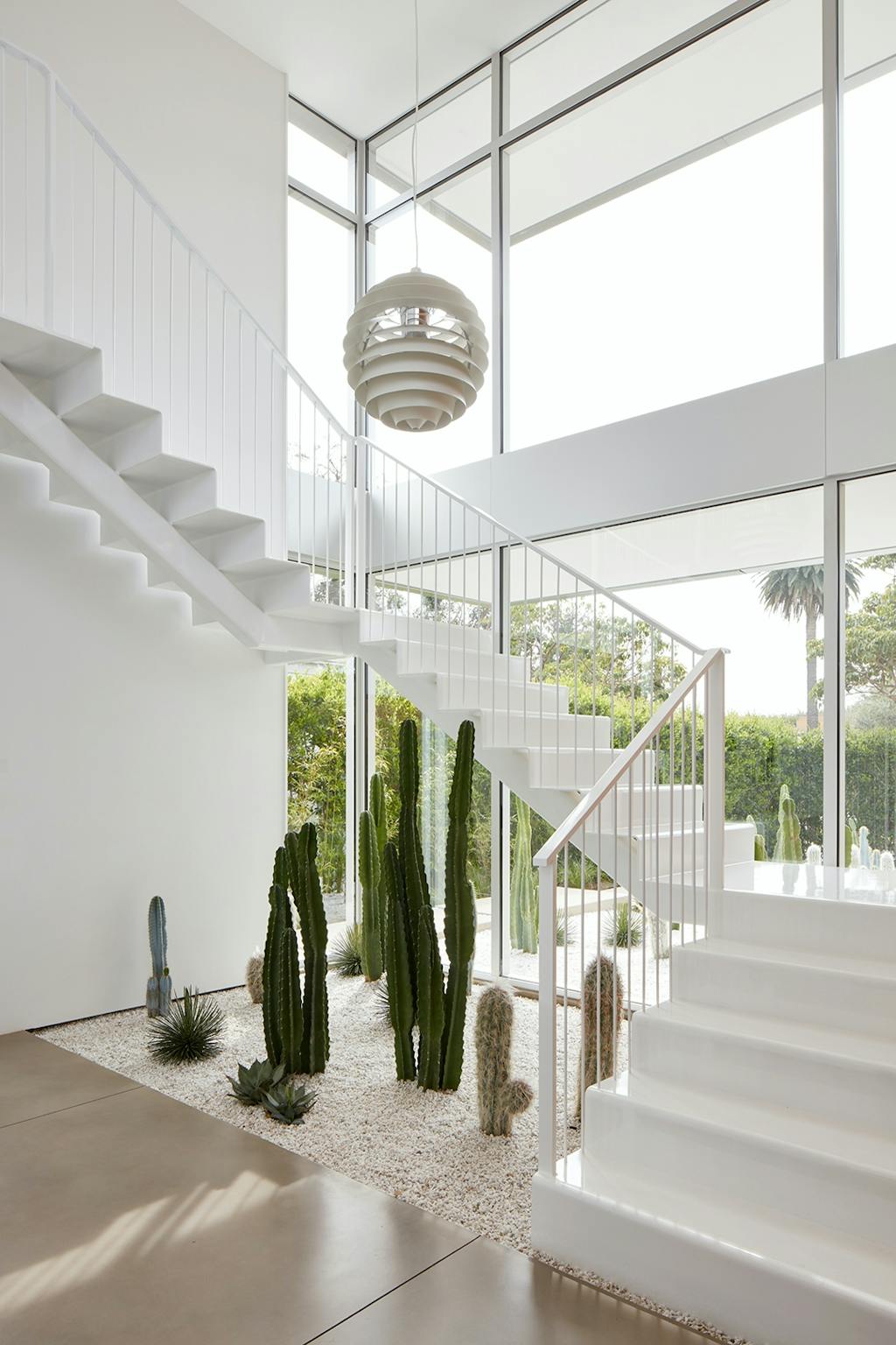 Dansk designlampe over have af kaktus Dansk designlampe over have af kaktus