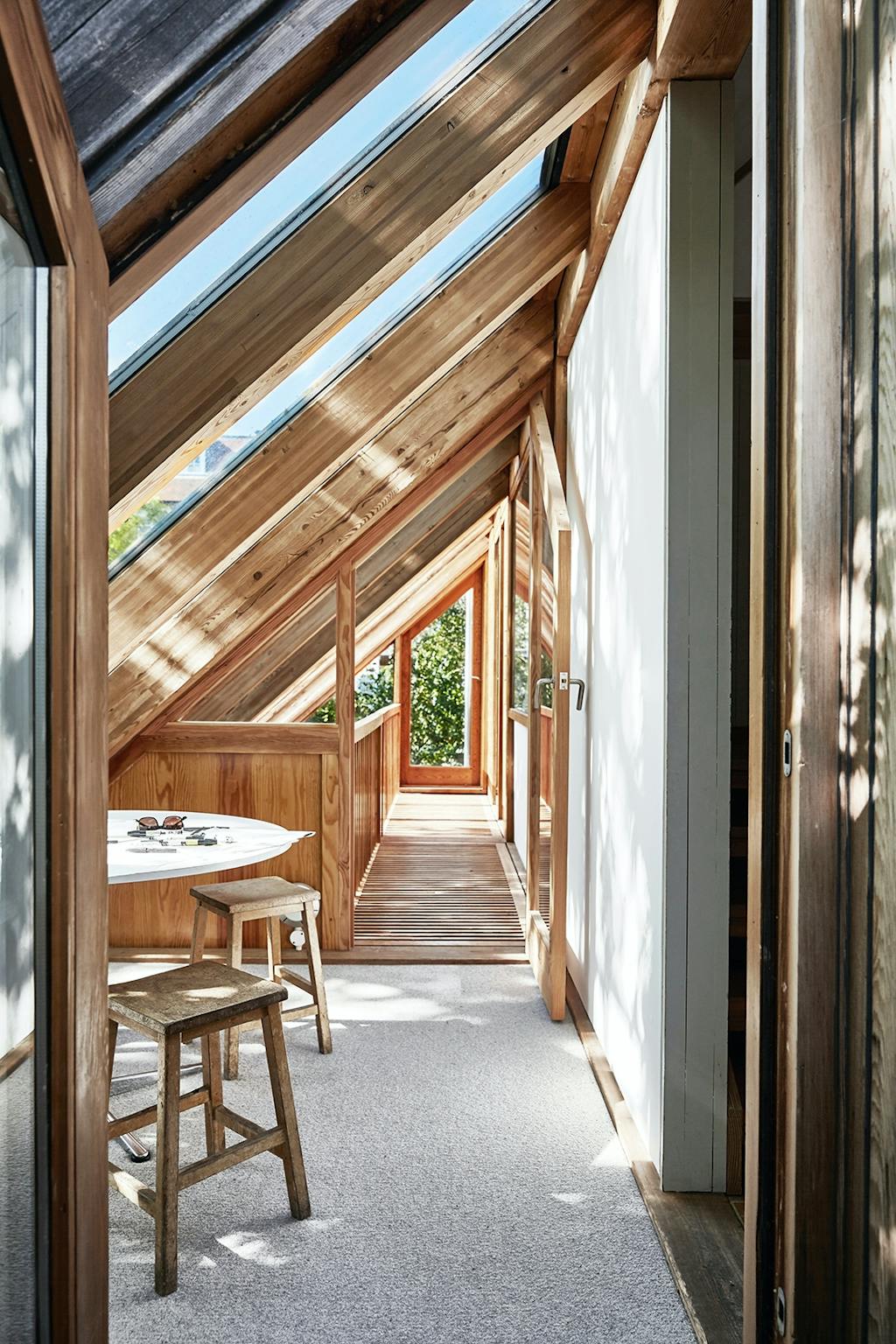 Skråtag og skråvægge. Gangareal Skråtag og skråvægge. Gangareal