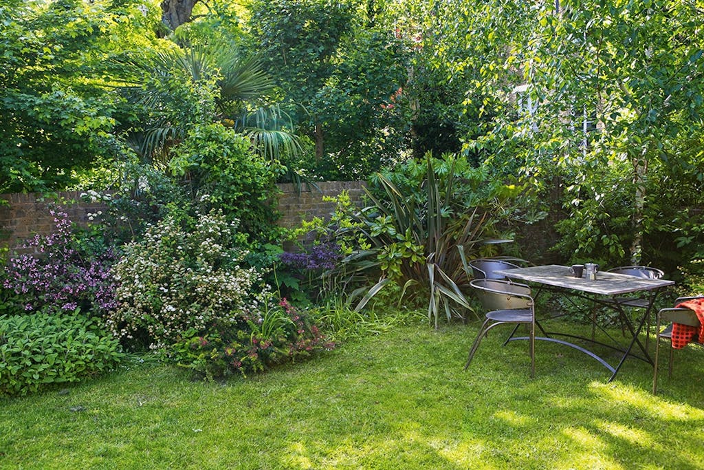 Have med cafesæt og planter