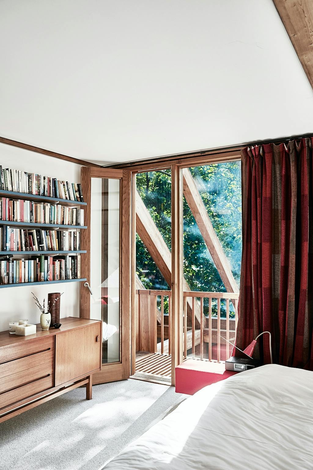 Soveværelse med bogreol