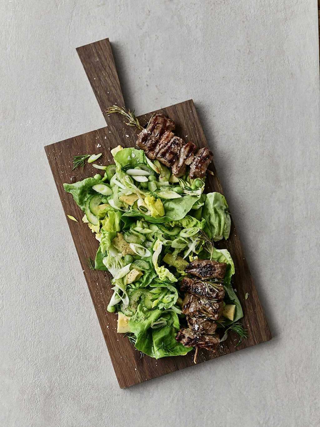 05-groen-salat-med-grillspyd