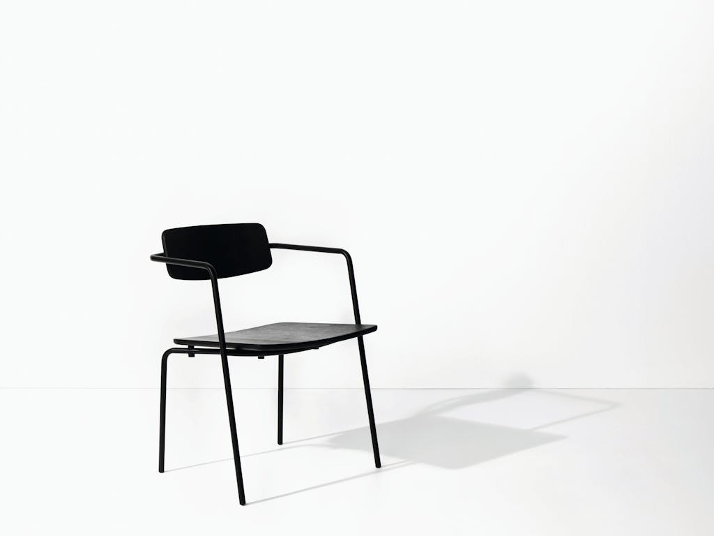 Stol designet af Lars Vejen og Taijiro Ishiko