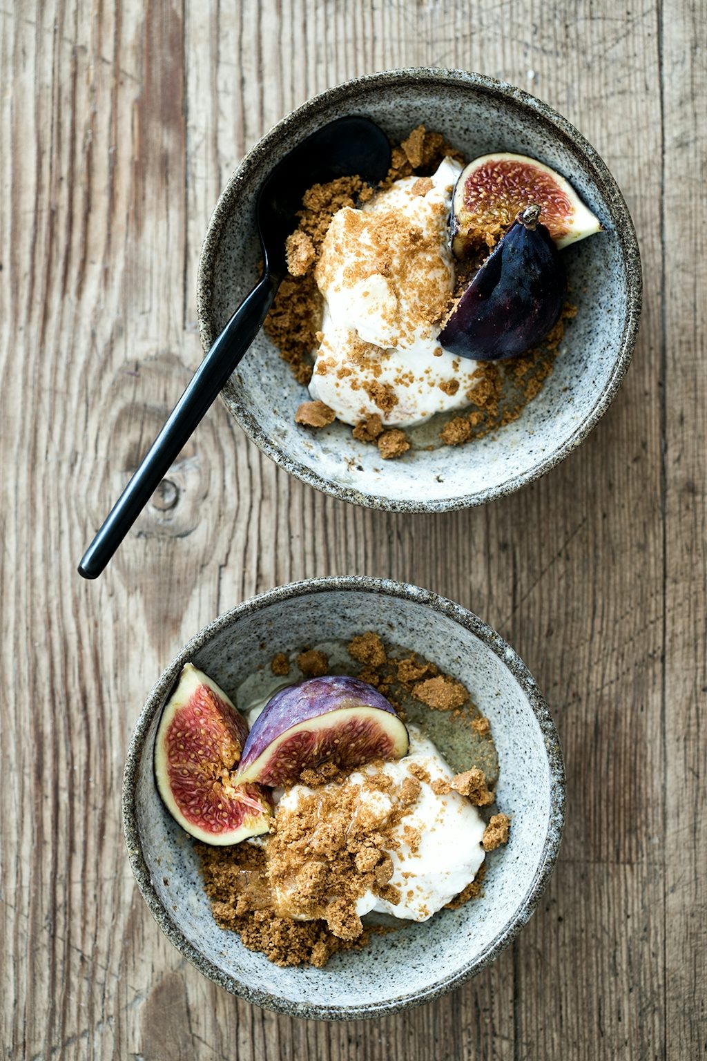 skyr-med-pebbernoeddeknas