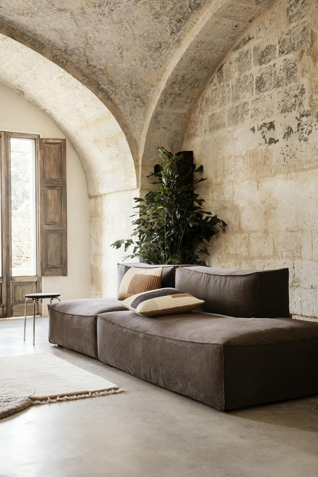 Cantena sofa i brun fra Ferm Living