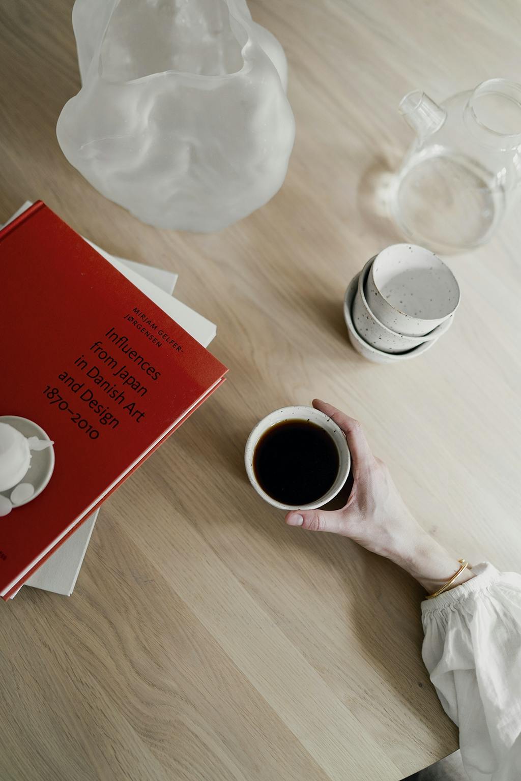 Vase på kjøkkenbord