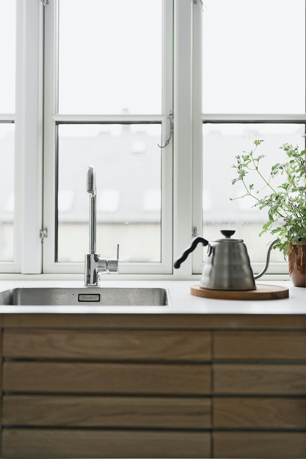 Godt lys over kjøkkenbenken