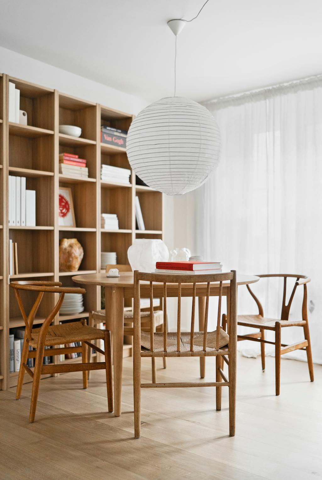 Hjemmets spisestue er i eik