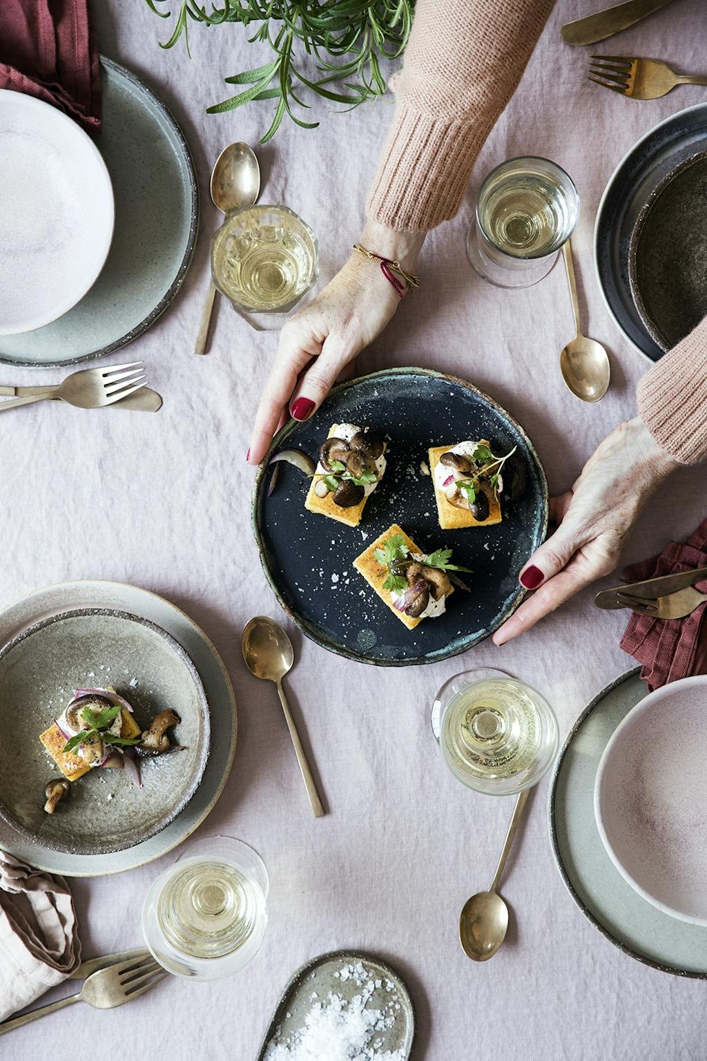 Stegt polenta, svampe og burrata