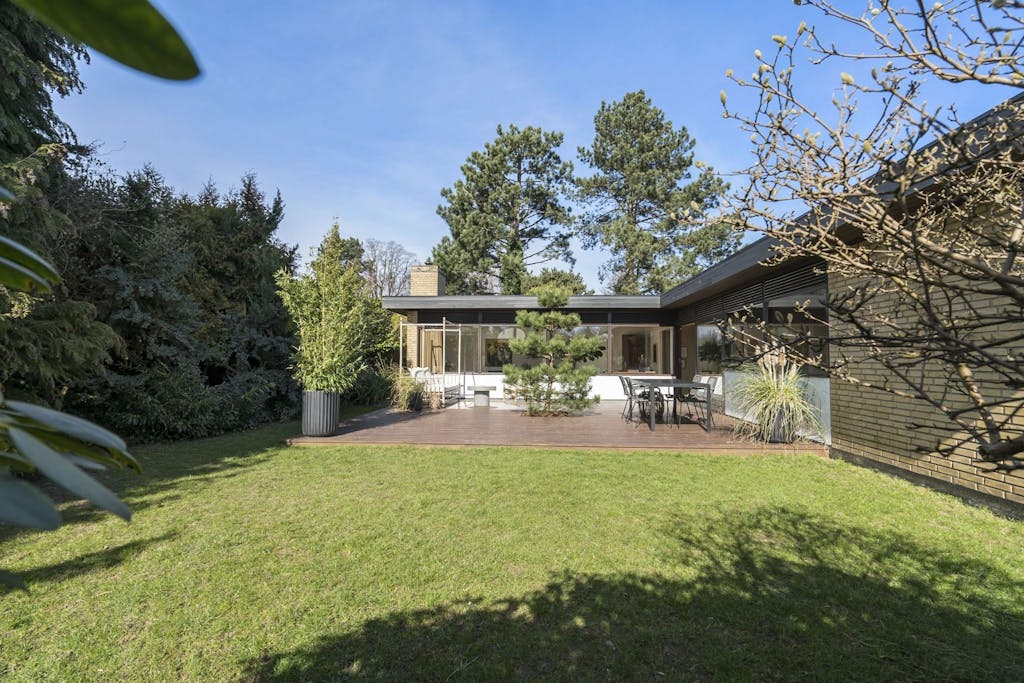 Smuk 60'er villa med grøn have
