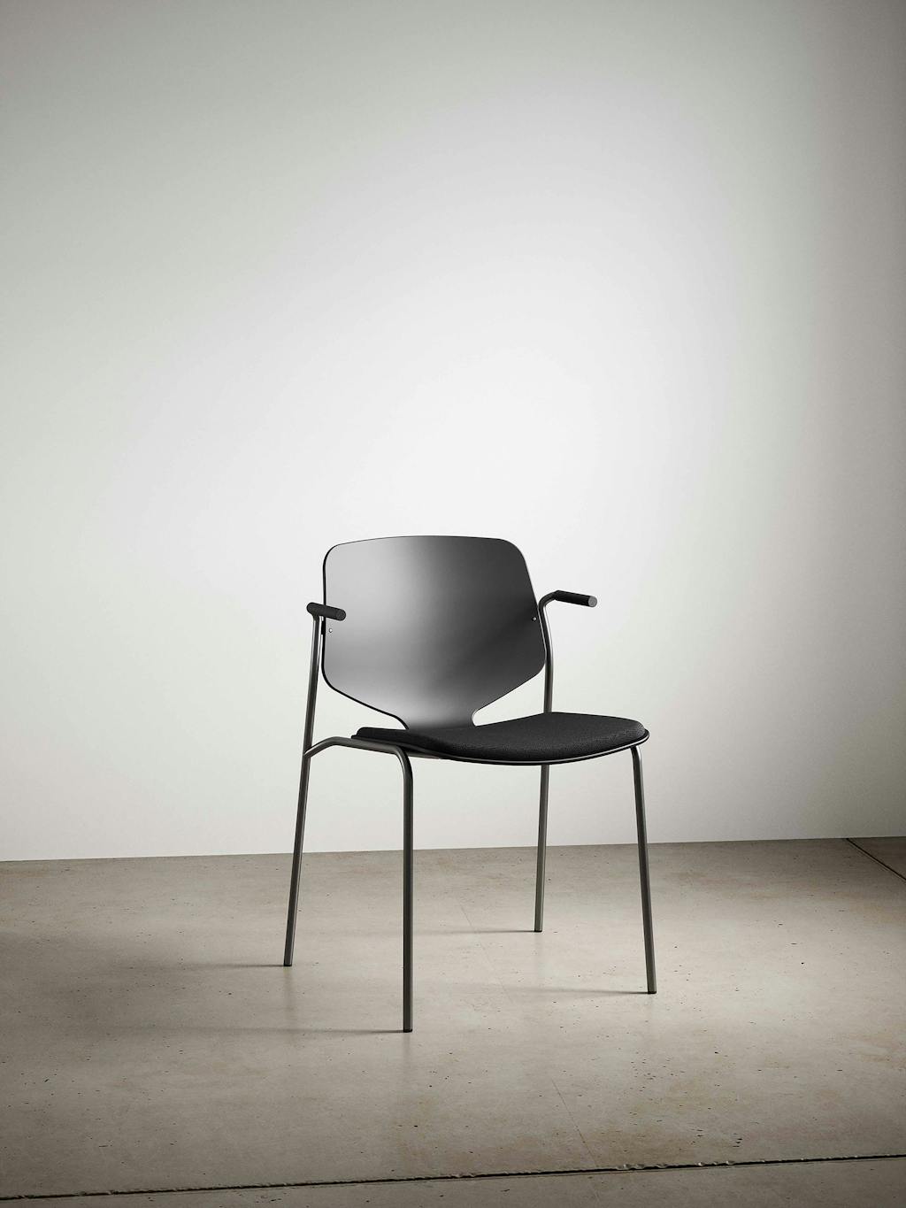 Mater Nova Sea stol af plastaffald