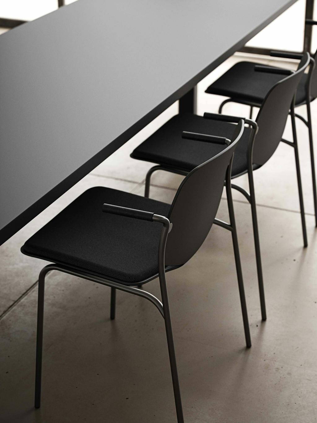 Mater Nova Sea stol af plastaffald