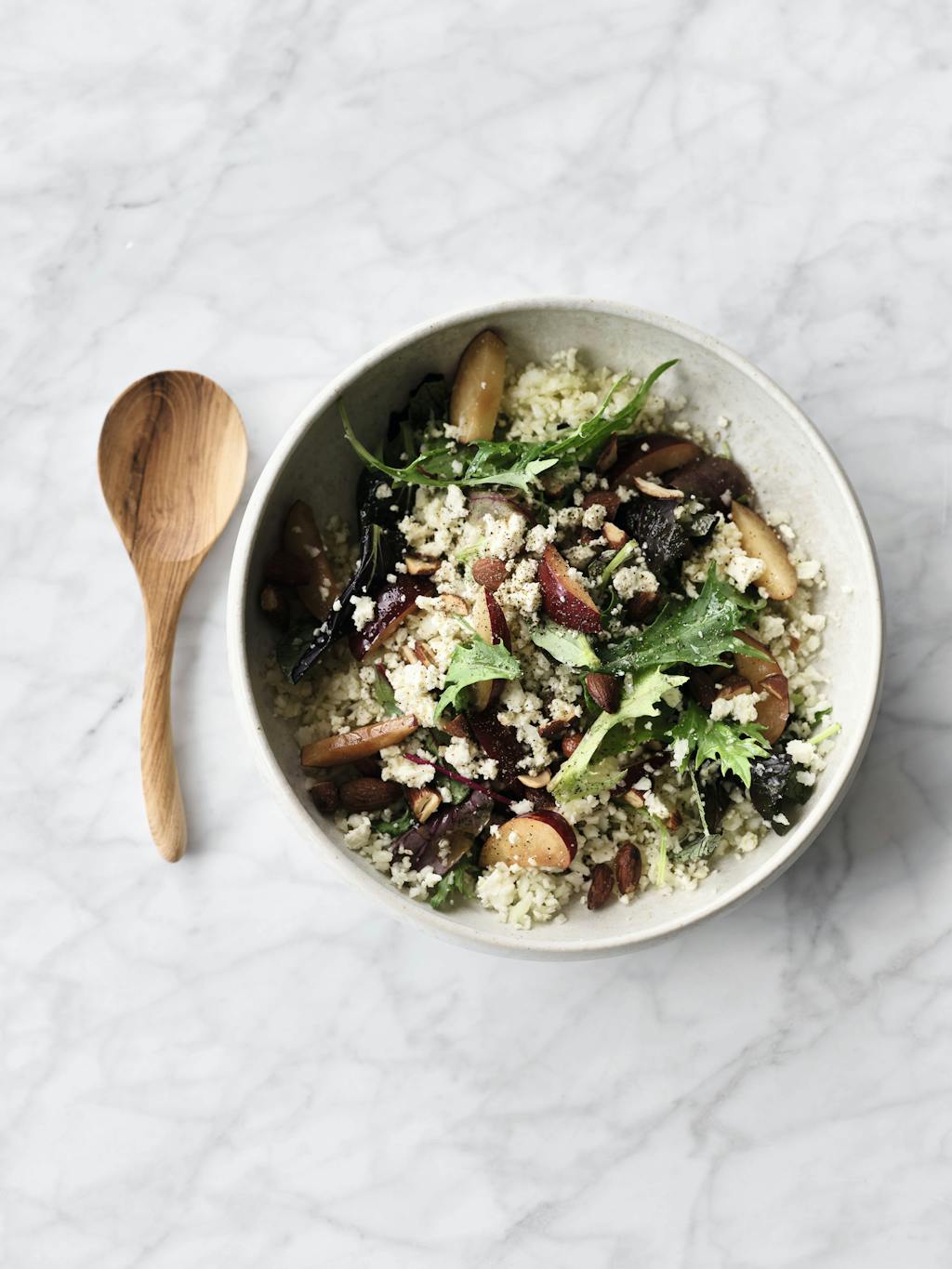 Salat med blommer og gedefeta Salat med blommer og gedefeta