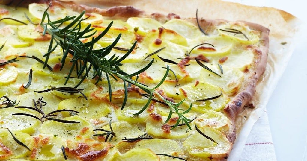 Kartoffelpizza med rosmarin Kartoffelpizza med rosmarin