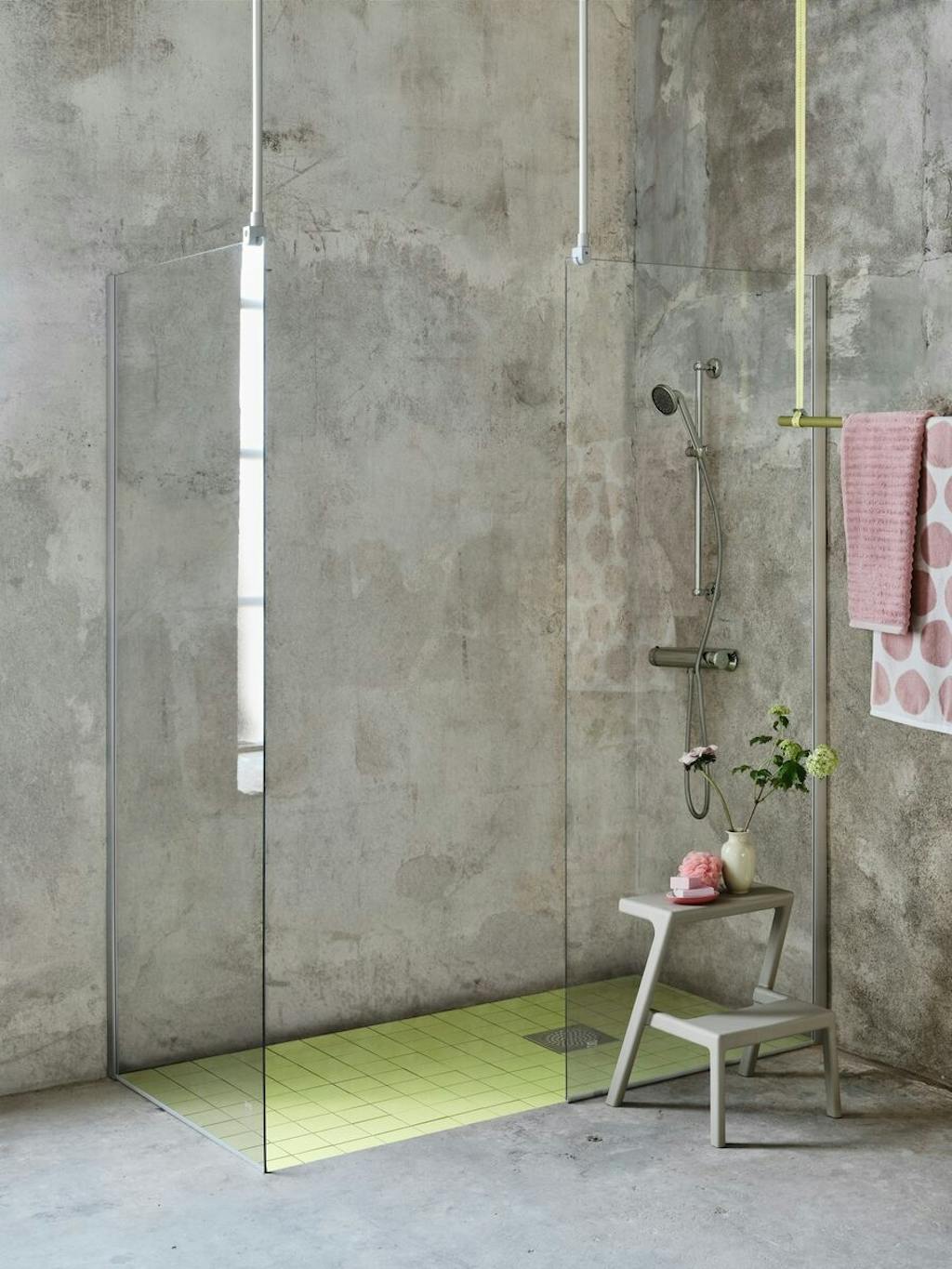 OPPEJEN glasvæg fra IKEA