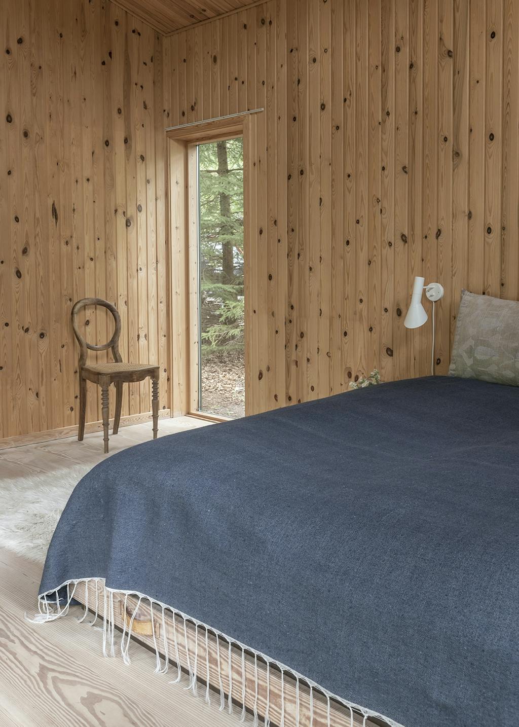 Enkelt soveværelse i sommerhusstil