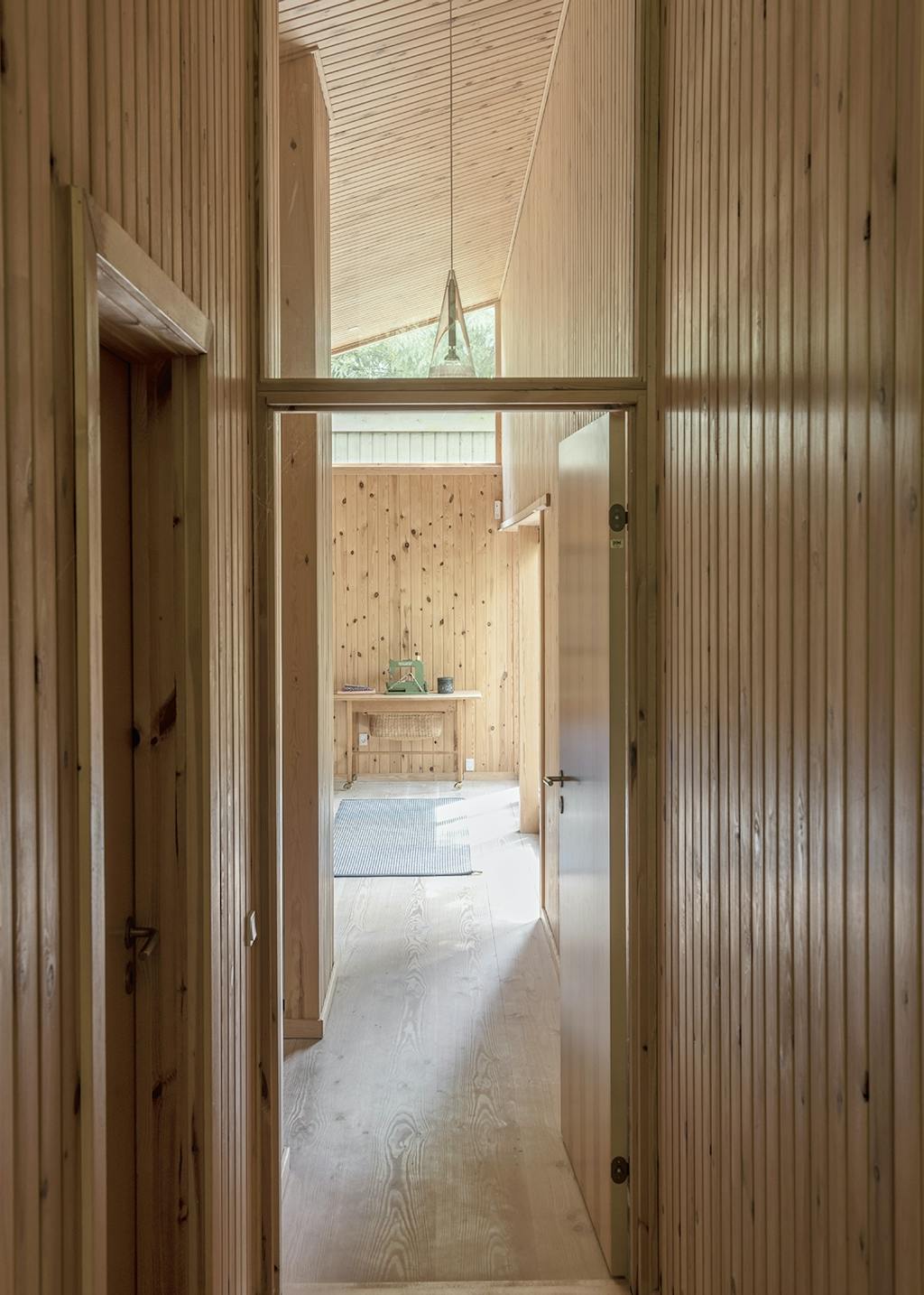 En smal gang i sommerhuset