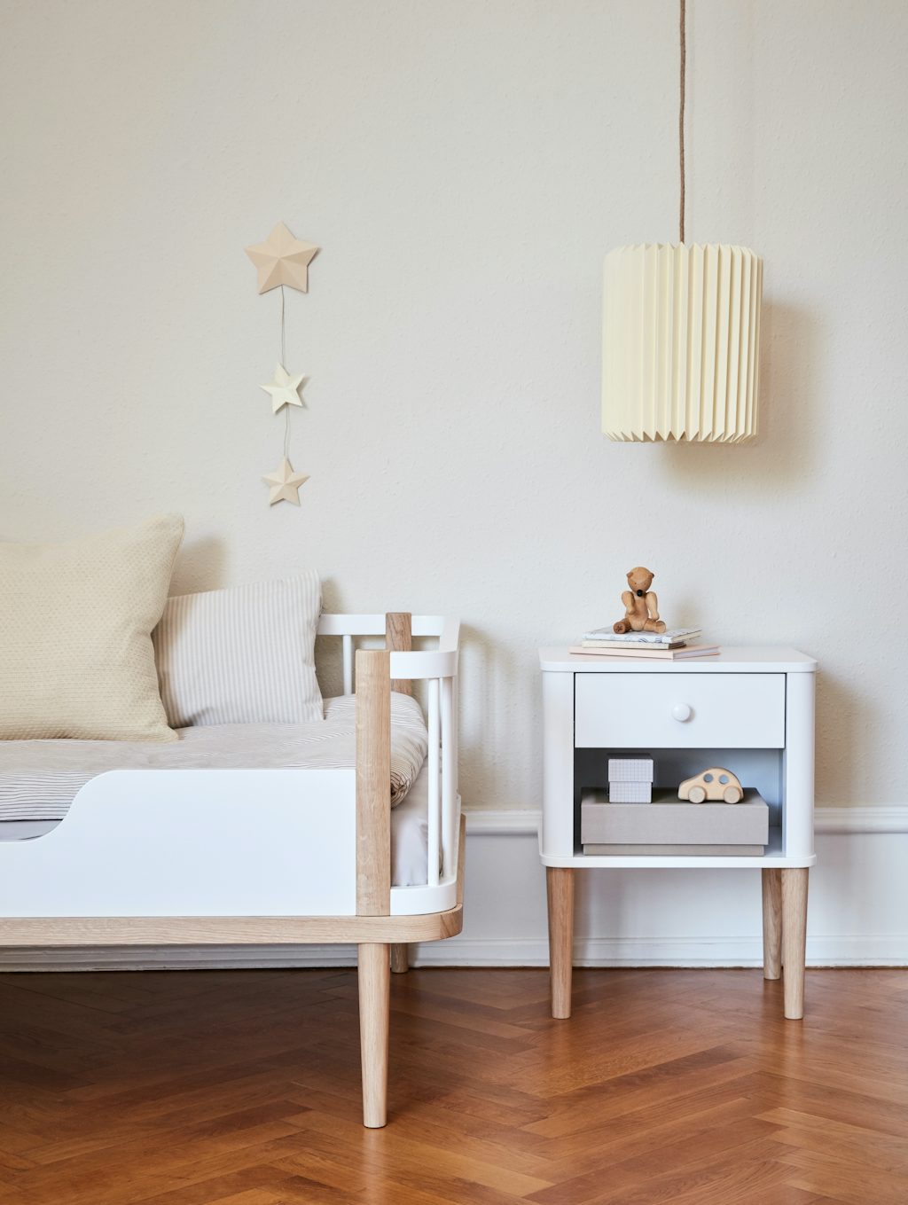 Dream_seng_og_natbord_fra_Sanders_seng_faas_i_str_70x160cm_90x160cm_70x200cm_90x200cm_priser_fra_4299_kr_natbord_1699_kr_forhandlernr_39909002_6