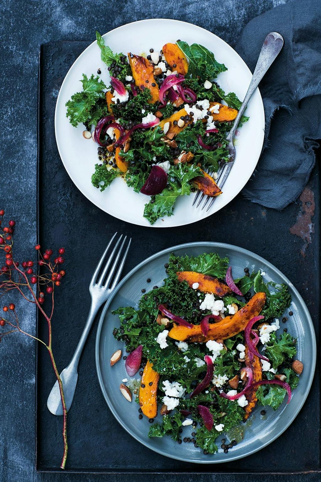 Grønkålssalat med hjemmesyltede rødløg