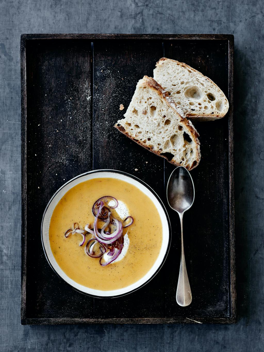 Hokkaidosuppe med stegte rødløg