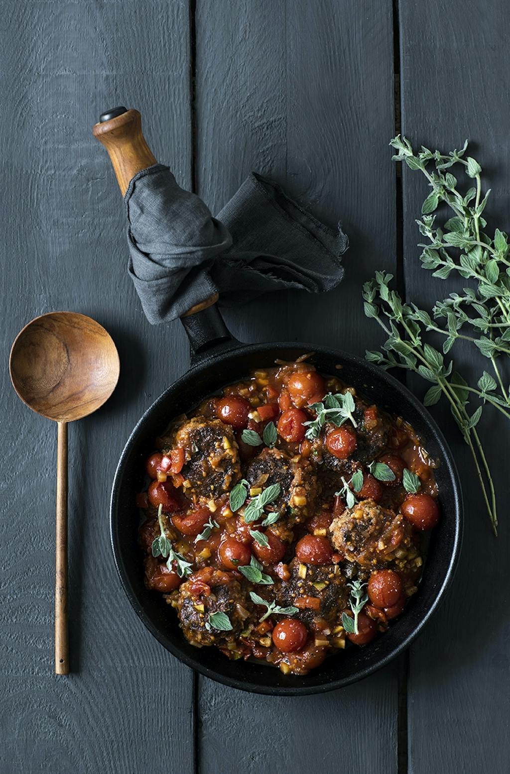 Tun frikadeller i tomat