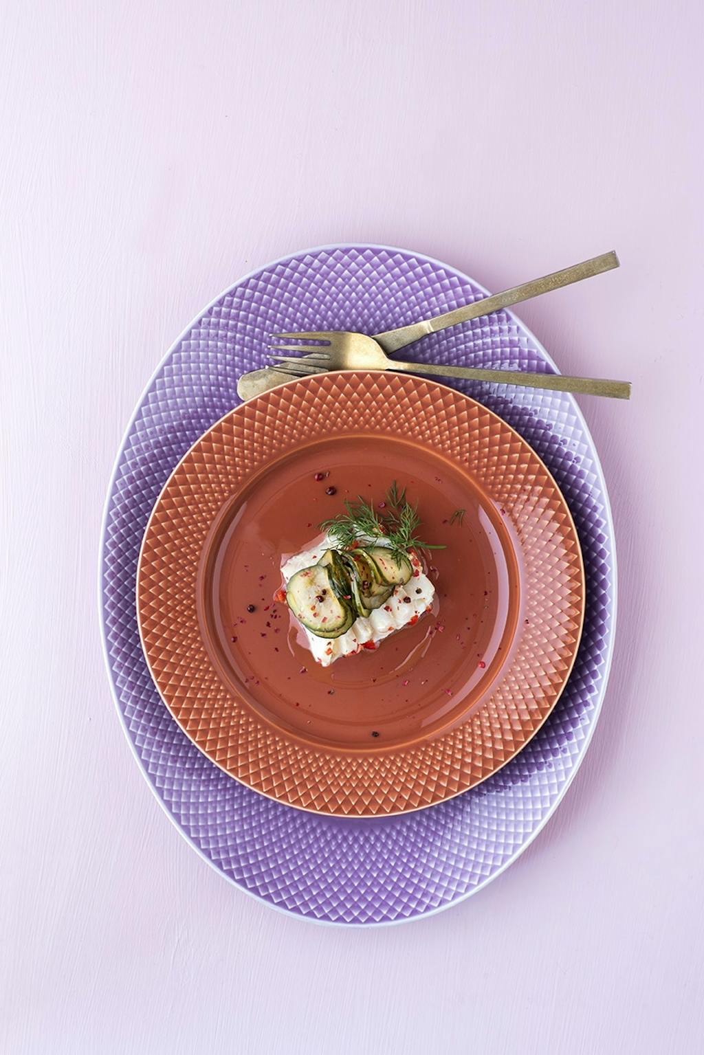 Råmarineret torsk med sprød agurkesalat