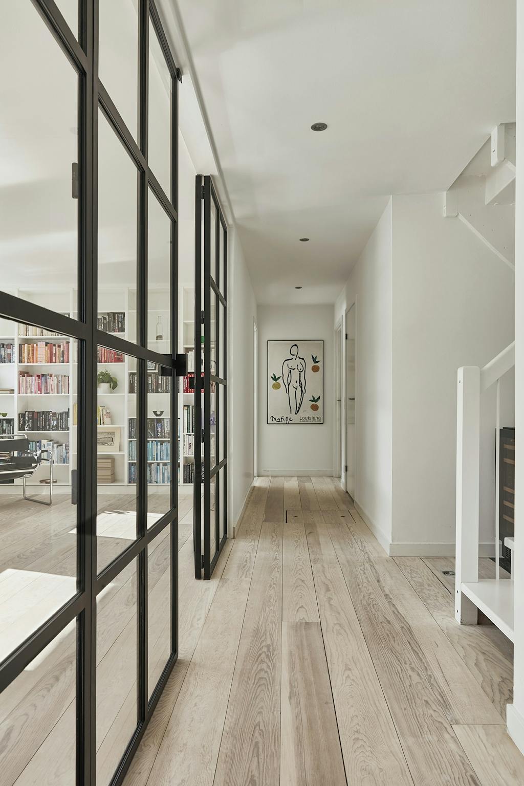 Den store ståldør med glas Den store ståldør med glas