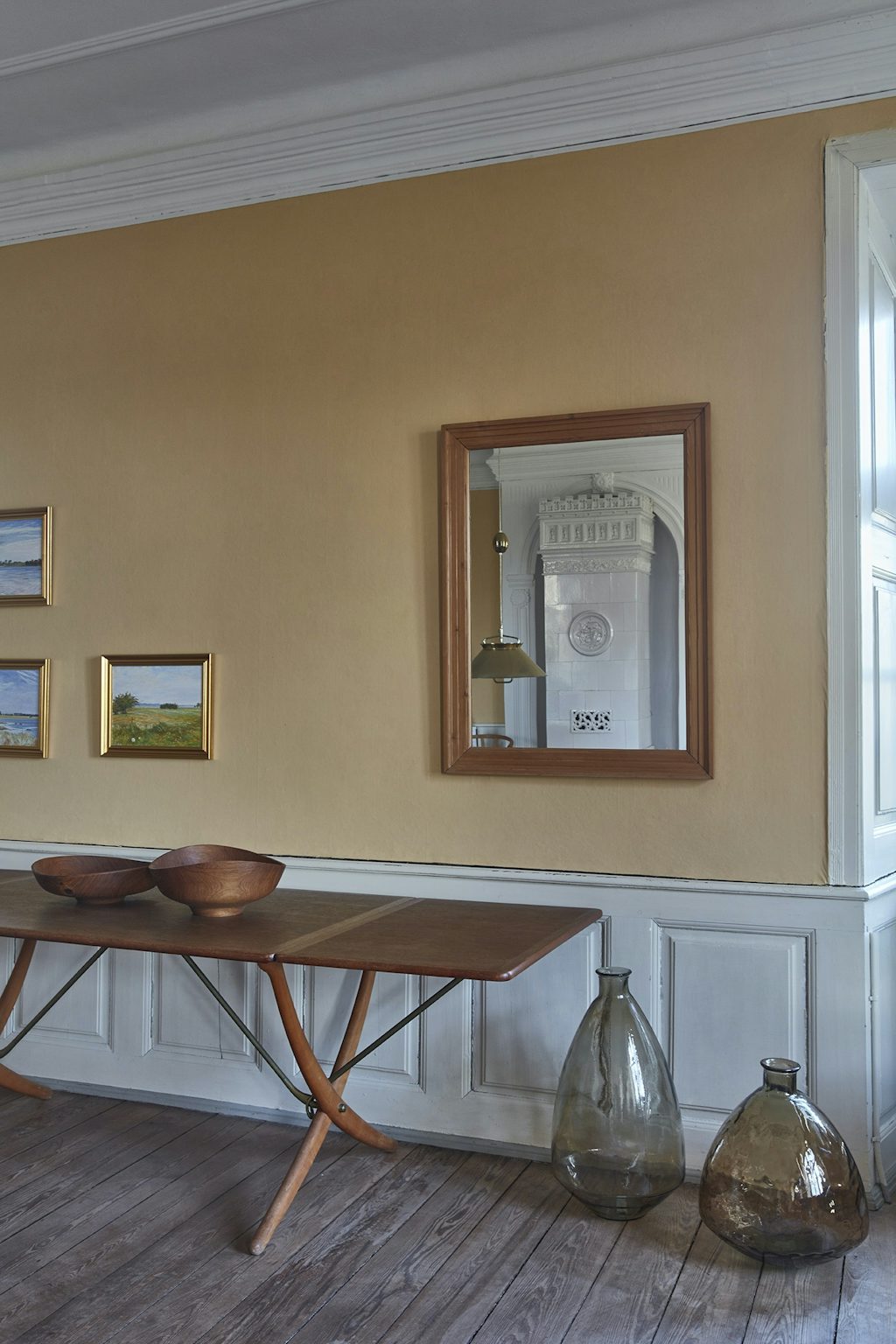 Krydsbensbord i teak designet af Hans J. Wegner Krydsbensbord i teak designet af Hans J. Wegner