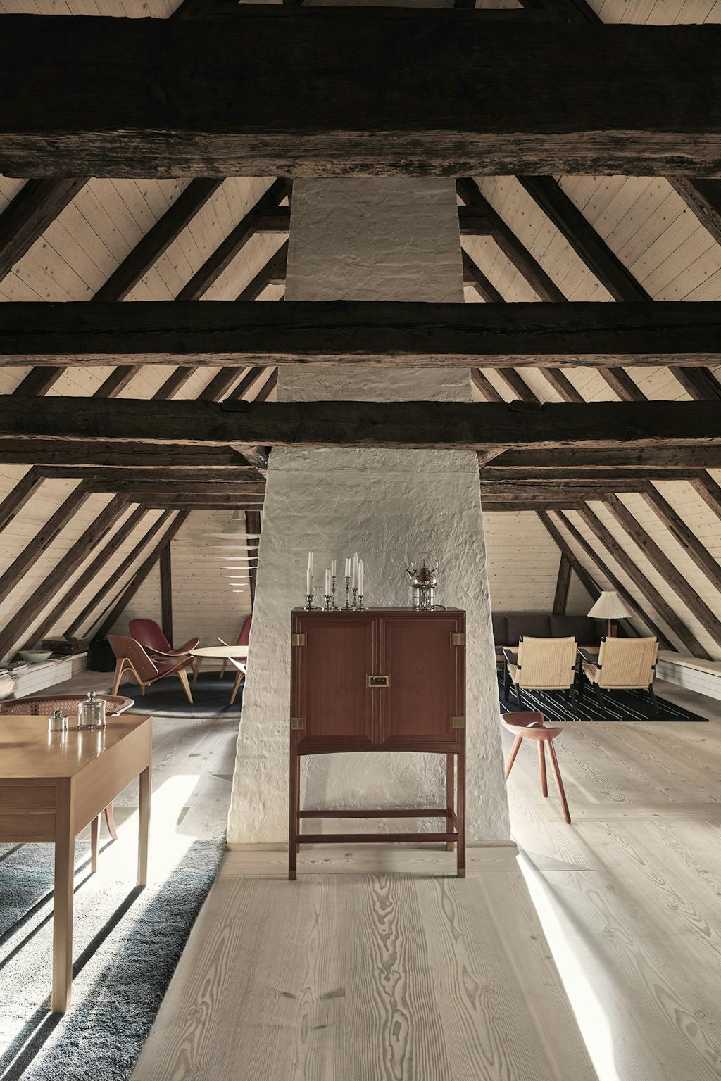 Børge Mogensen-kinaskab i maghoni