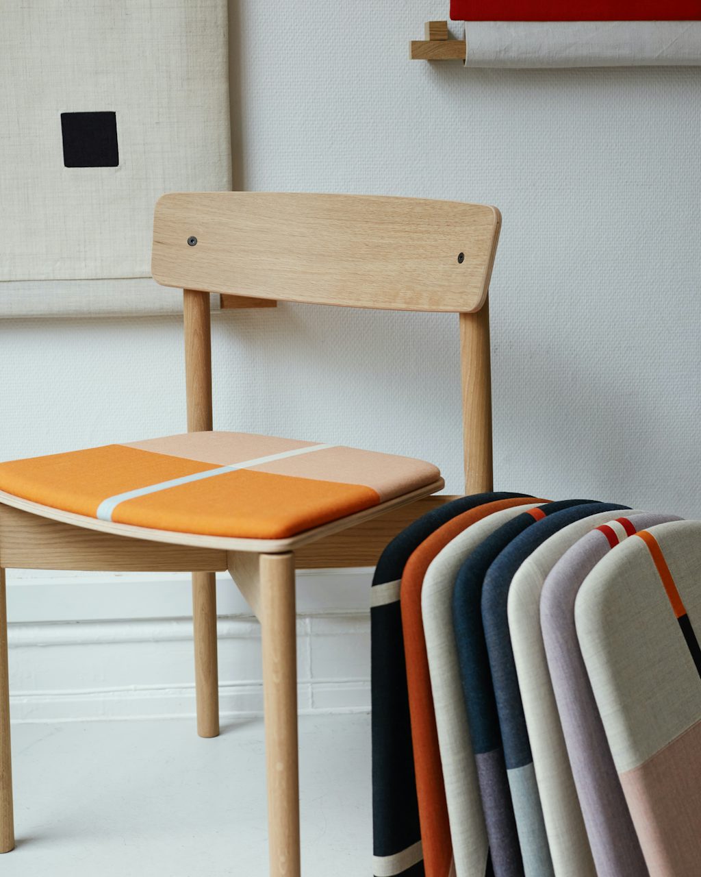 Cross Chair fra TAKT betrukket med polstring fra Kibun Cross Chair fra TAKT betrukket med polstring fra Kibun