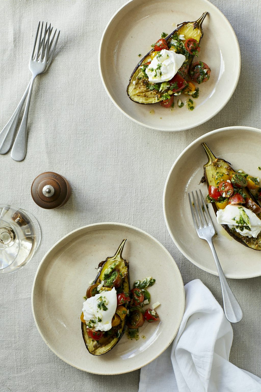 Grillede-Auberginer-med-tomater-og-burrata