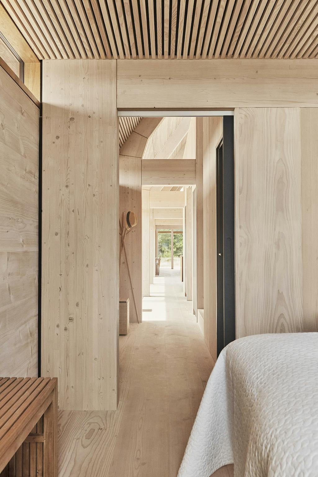 Udsyn gennem husets langsider