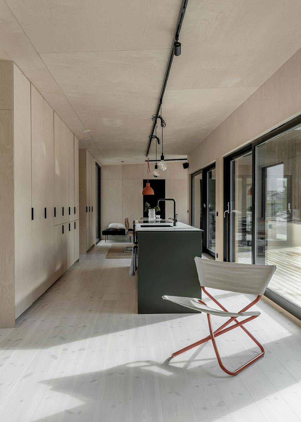 Masser af skabsplads i væggene Masser af skabsplads i væggene