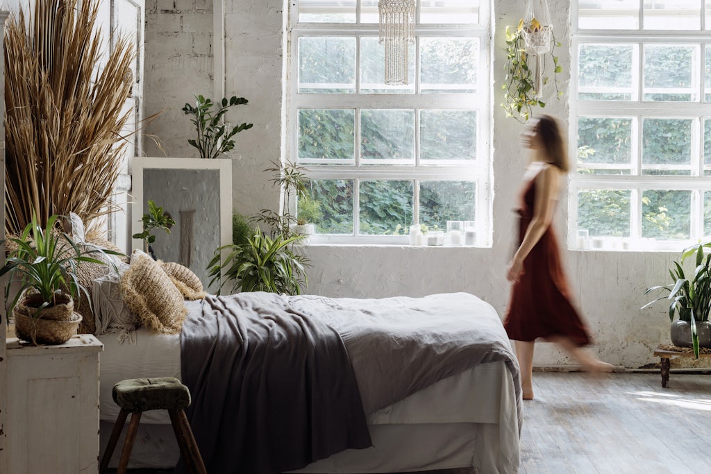 Hyggelig soverom med planter